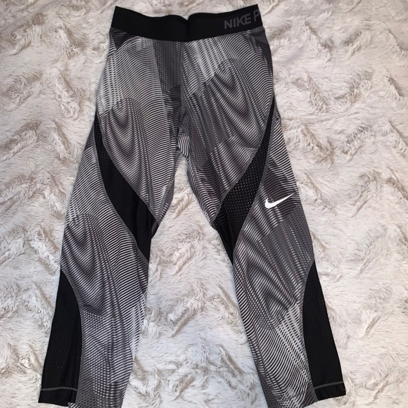 Nike Pants - Nike pro cropped leggings